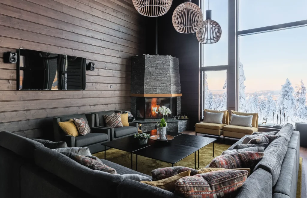 Sleep Beneath The Northern Lights in The Arctic’s Most Extraordinary Stays / By Paula Hotti