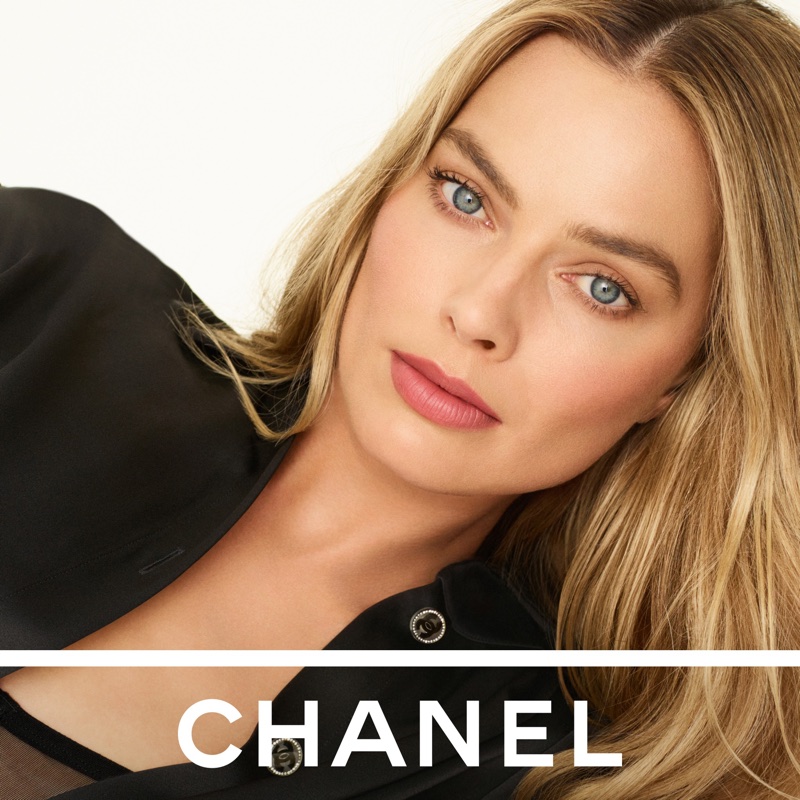Fashiongonerogue Exclusive Weekend / Margot Robbie Makes Chanel Lipstick Look Effortless / By Joanna Elizabeth